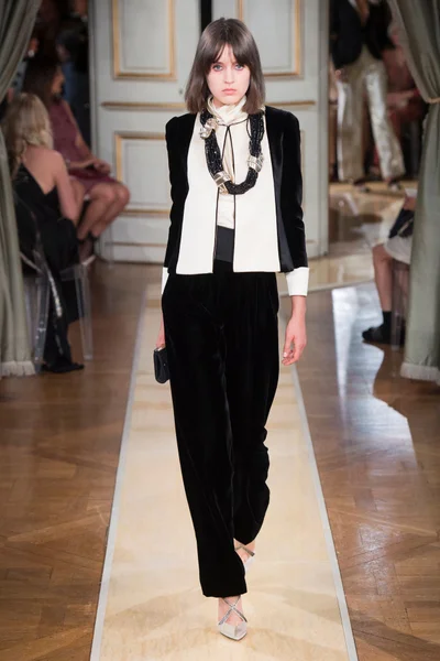 Look 12